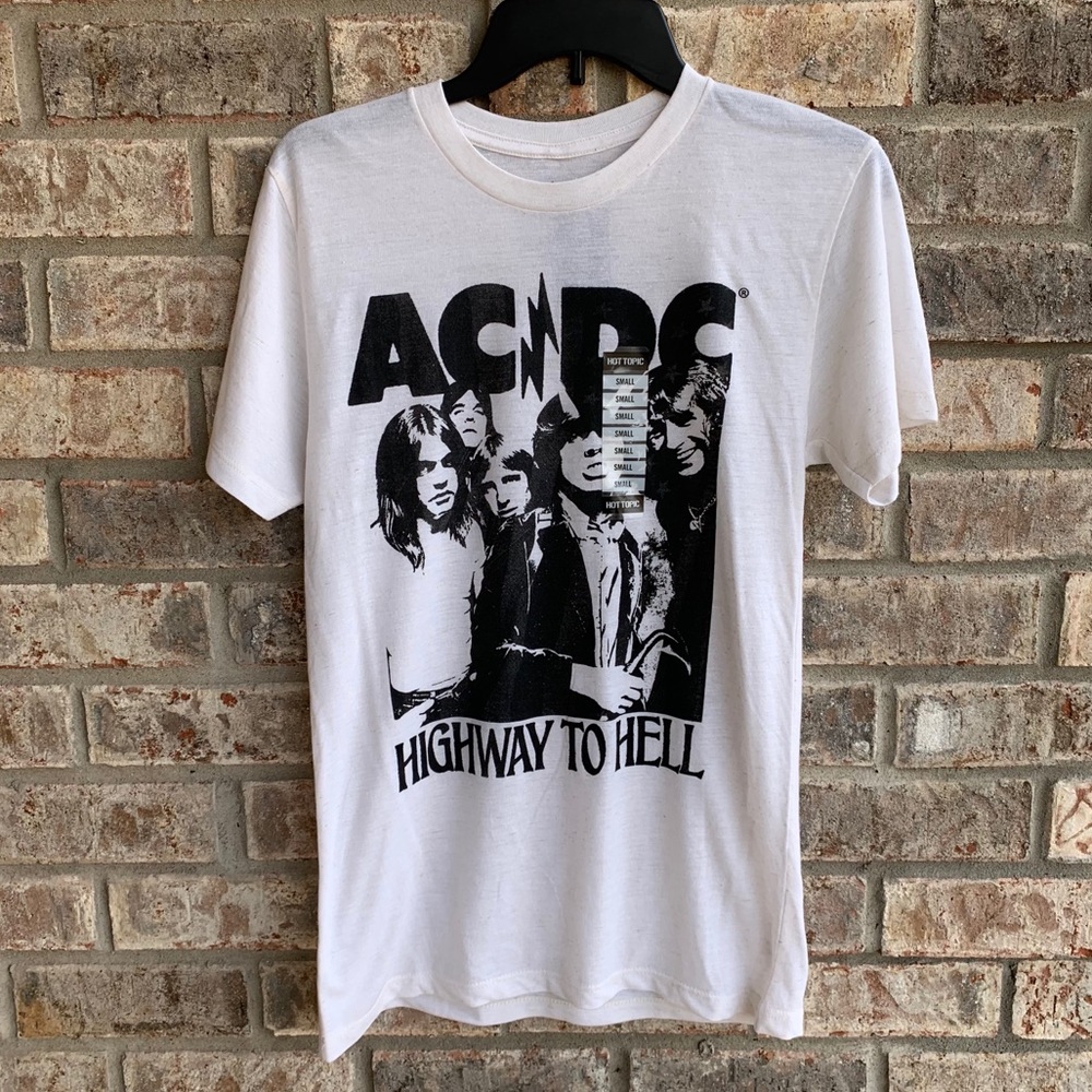 🍒💣 AC⚡️DC band t-shirt - Picture 3 of 5